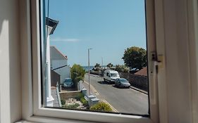 No4 Queens Parade Close To Tenby South Beach